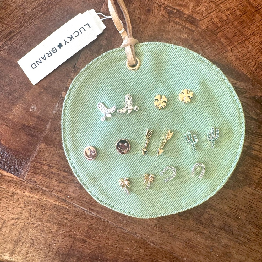 BRAND New ✨💫Lucky brand set of 7 stud earrings never been worn!! Gold & silver